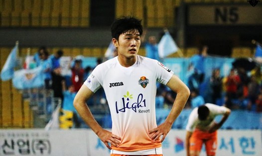 Xuân Trường đã có khoảng 100 phút thi đấu ở K.League Classic 2017. Ảnh: Gangwon FC.